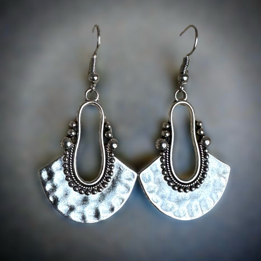 Silver Tone Textured Dangle Earrings Vintage Style Rustic Lightweight Boutique - Picture 2 of 4